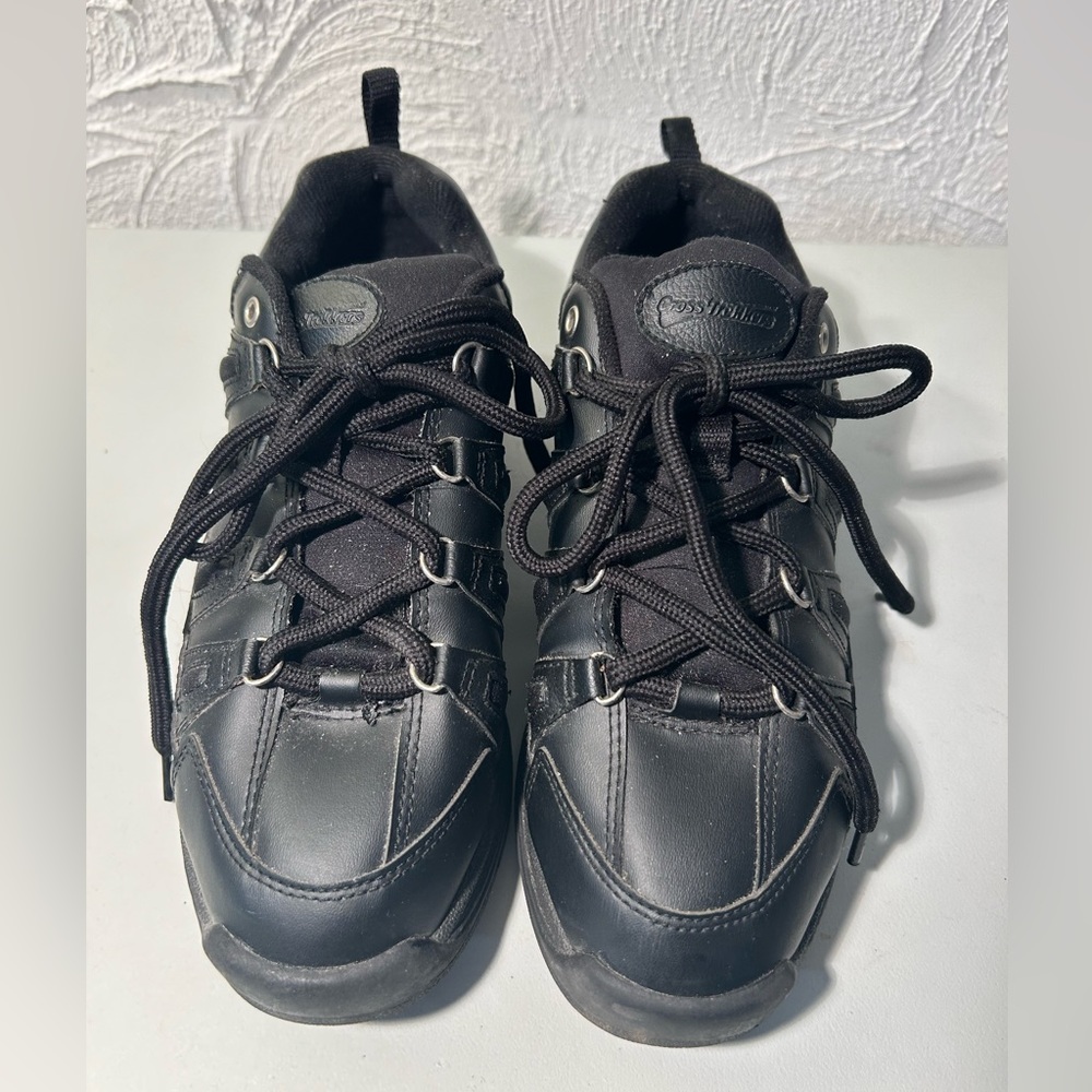 CROSS TREKKERS Women’s Lace up skid resistant athletic black shoes size 9